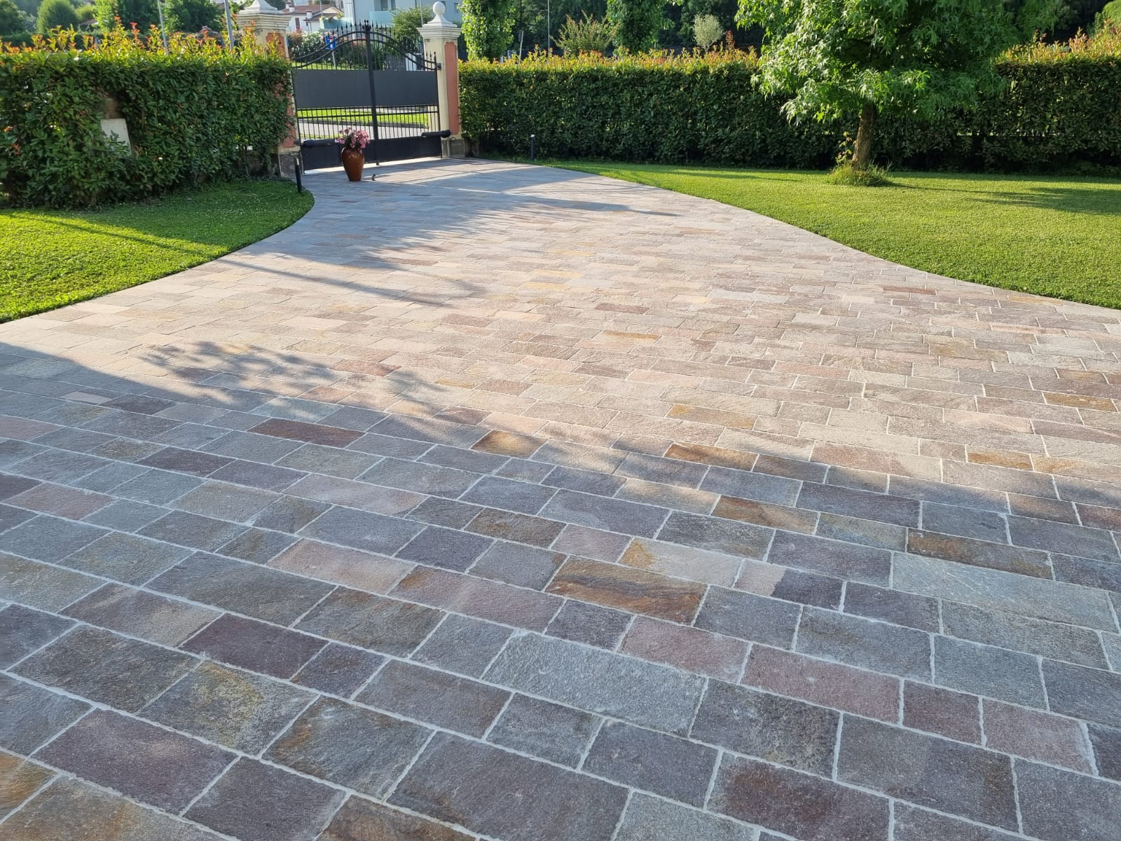 PAVIMENTI IN PORFIDO